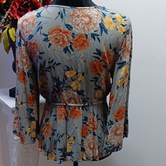 American Eagle Outfitters Floral Tie-Front Blouse - Gray and Orange - Picture 6 of 6